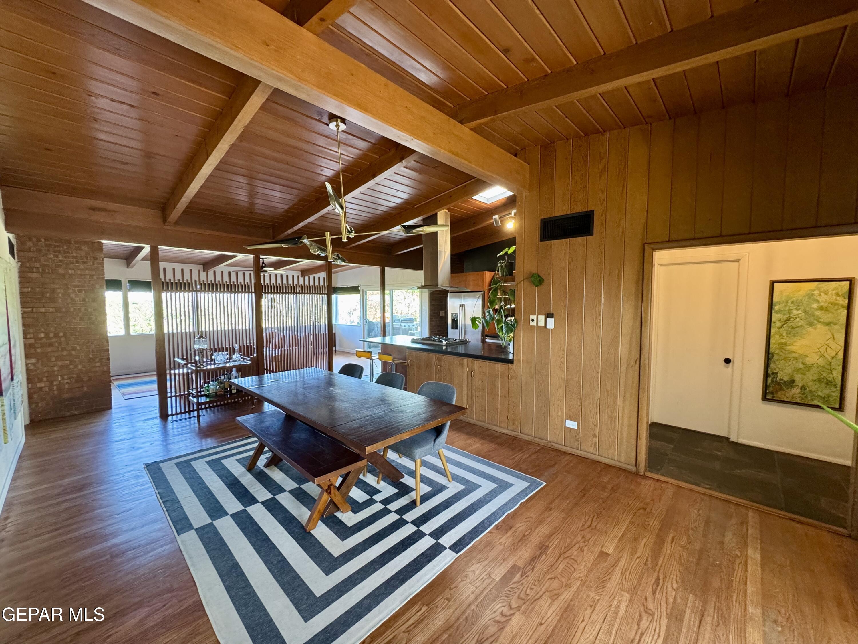 931 MESITA Drive