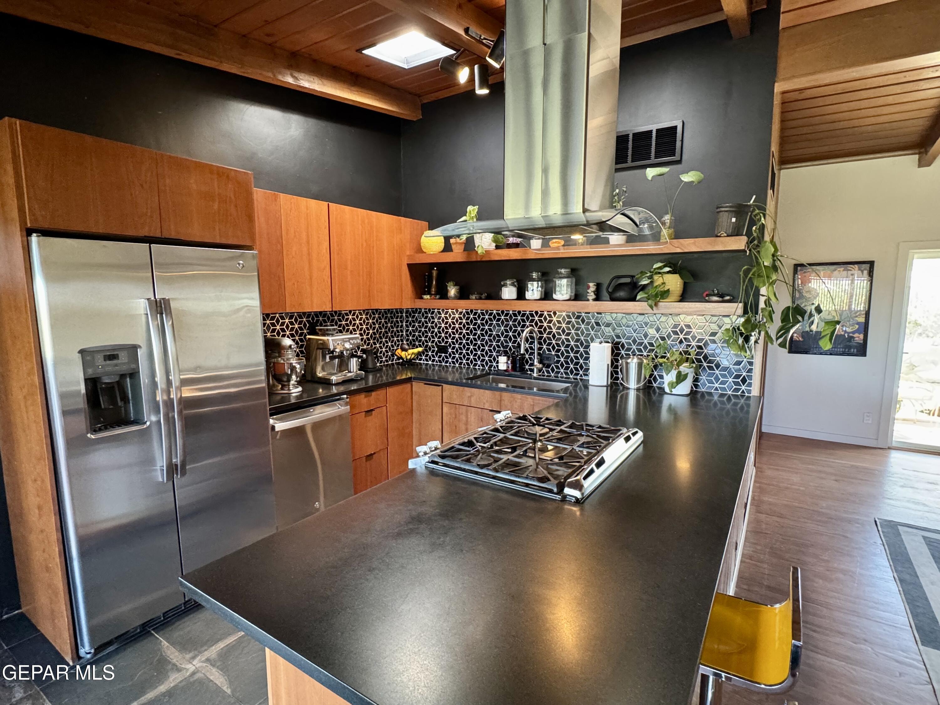 931 MESITA Drive