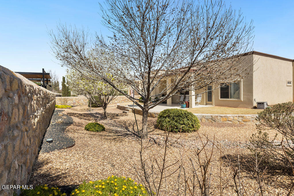 5721 Valley Oak Drive