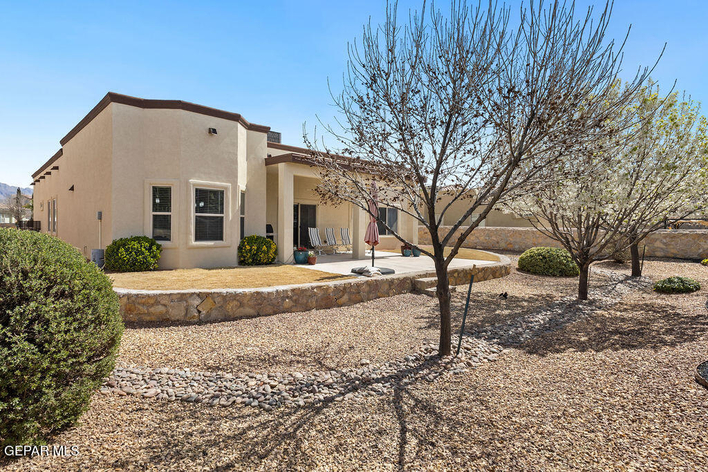 5721 Valley Oak Drive