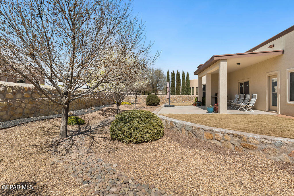5721 Valley Oak Drive