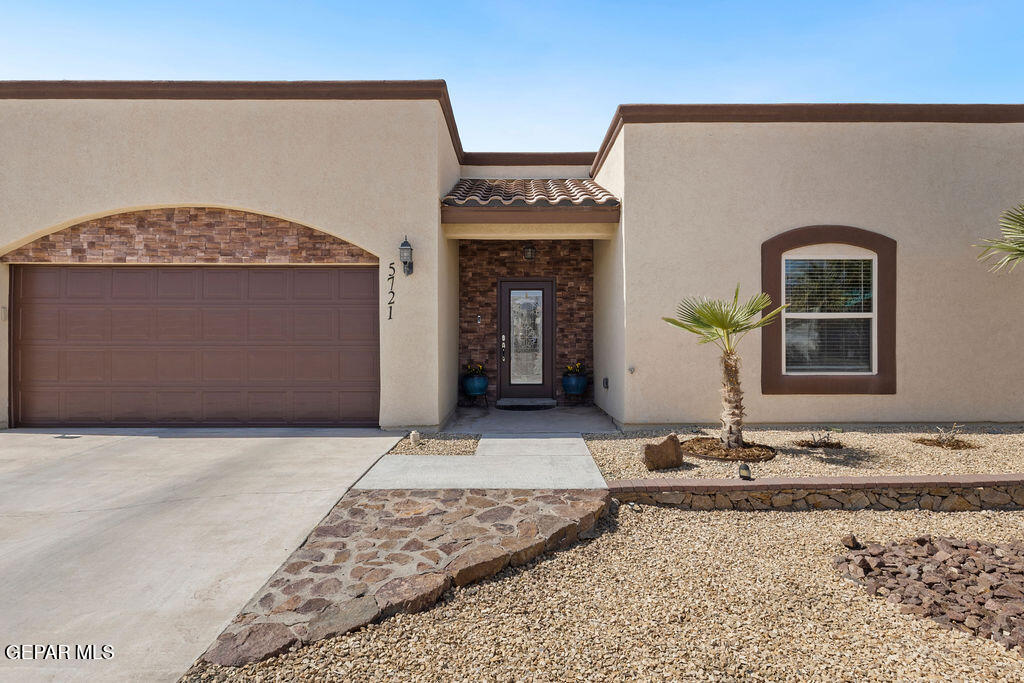 5721 Valley Oak Drive
