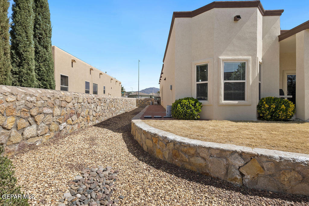 5721 Valley Oak Drive