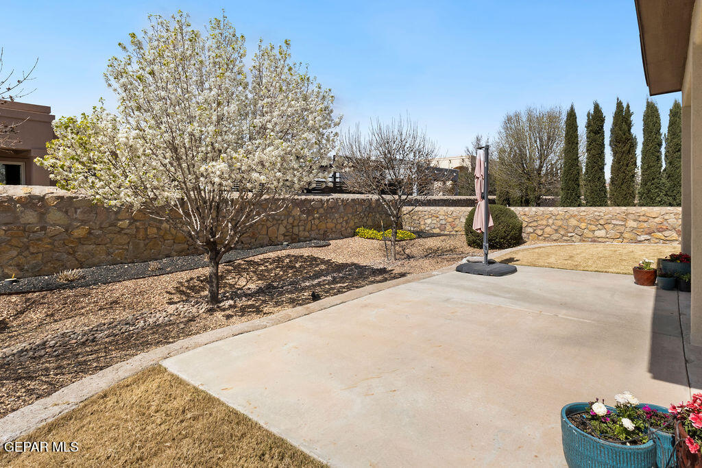5721 Valley Oak Drive