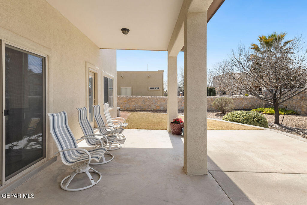 5721 Valley Oak Drive