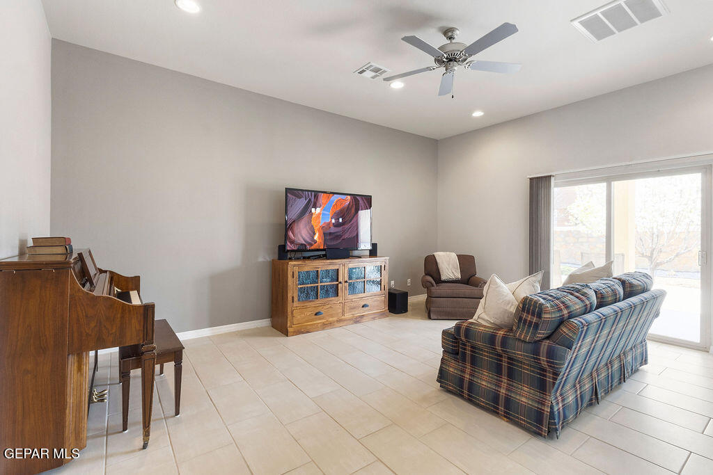 5721 Valley Oak Drive