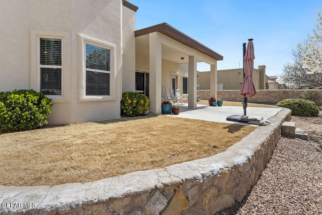 5721 Valley Oak Drive