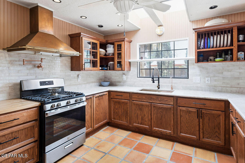 4953 VISTA GRANDE Circle