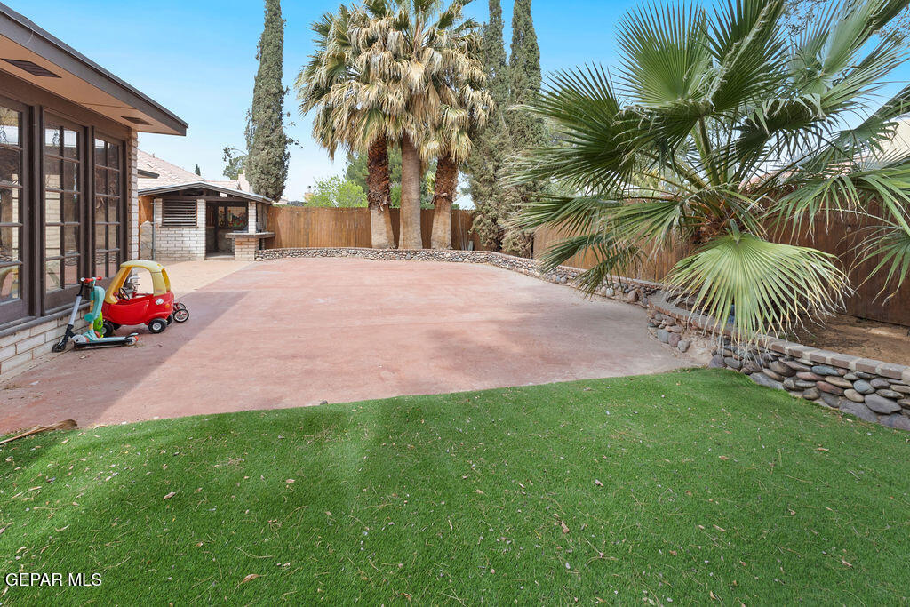 4953 VISTA GRANDE Circle