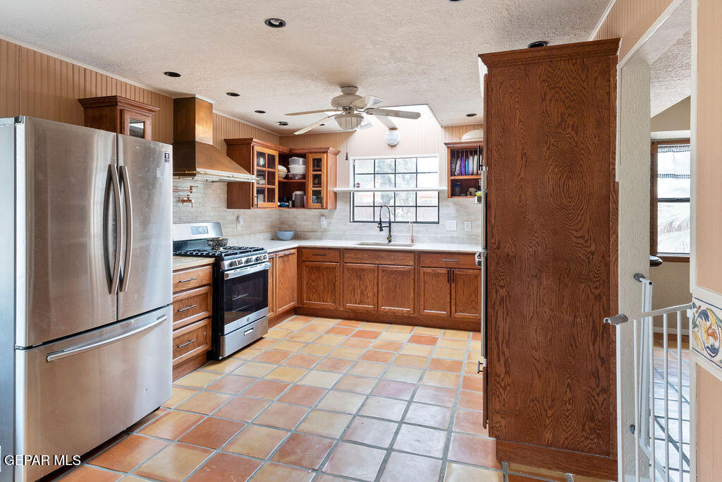 4953 VISTA GRANDE Circle