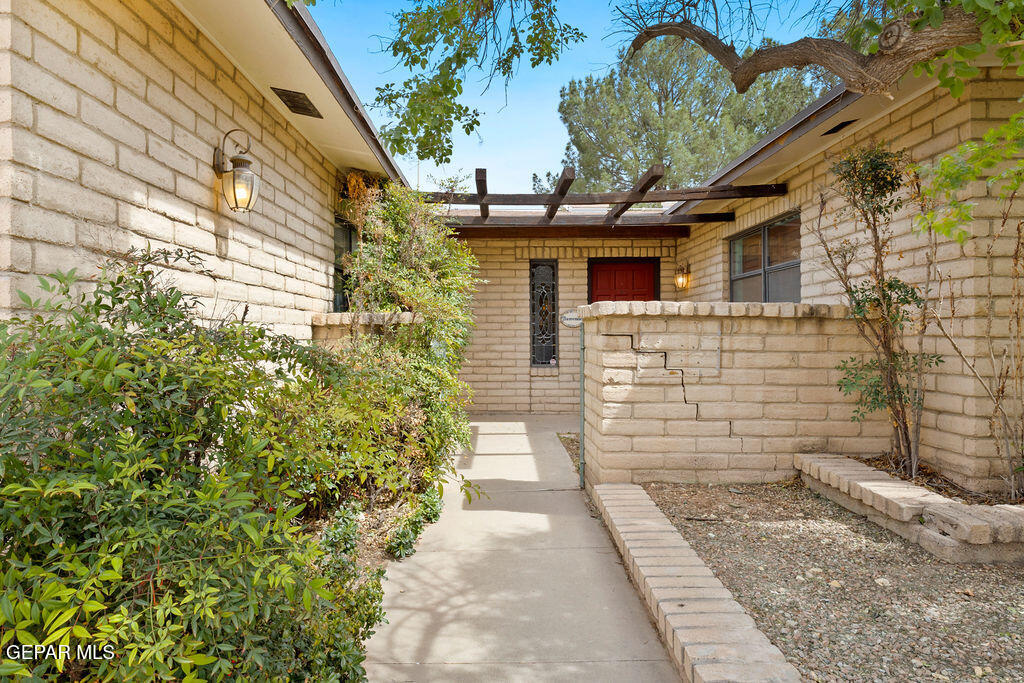 4953 VISTA GRANDE Circle