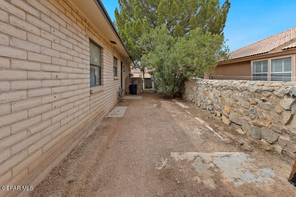 4953 VISTA GRANDE Circle