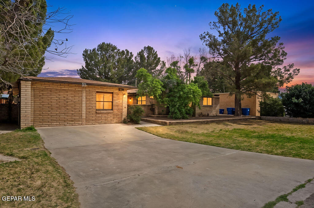 4953 VISTA GRANDE Circle