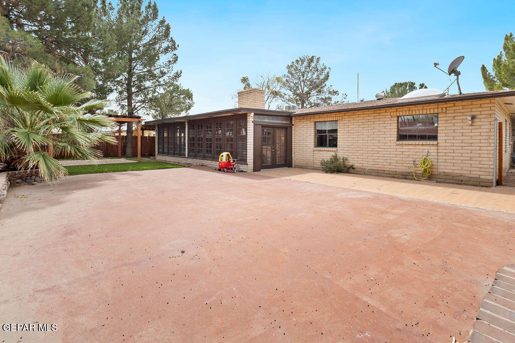 4953 VISTA GRANDE Circle