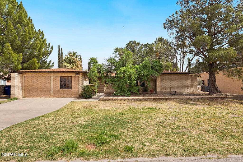 4953 VISTA GRANDE Circle