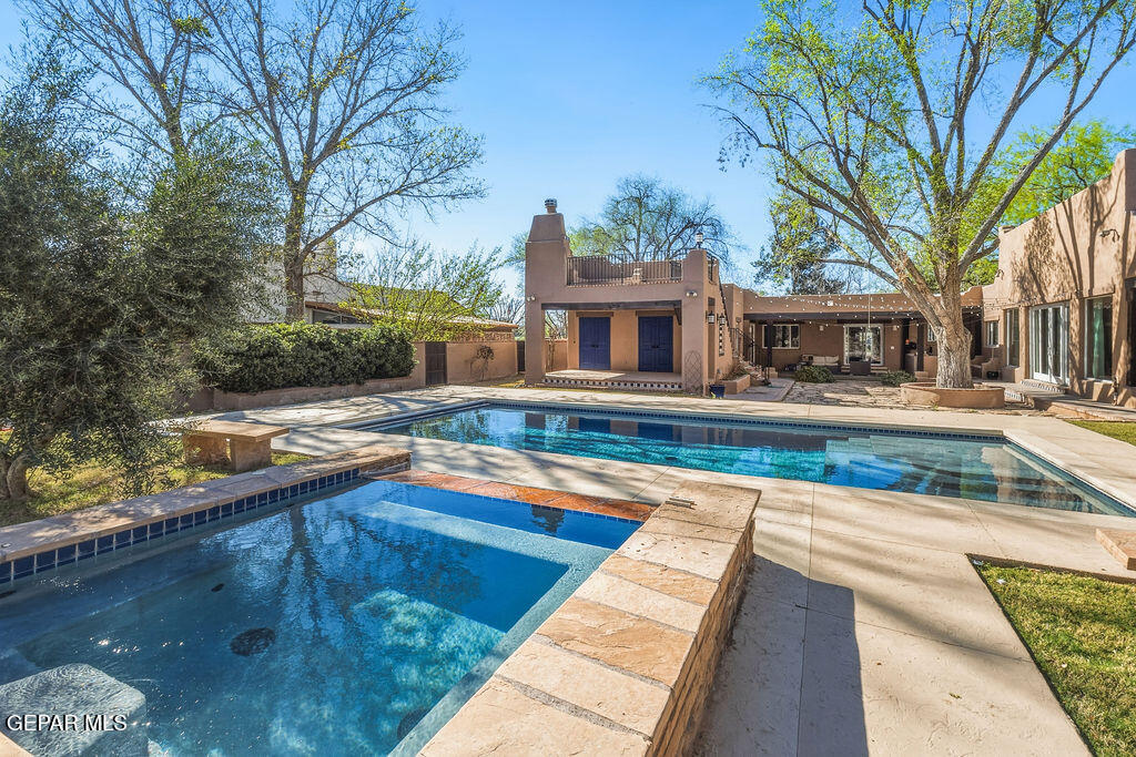 300 ROSEMONT Drive
