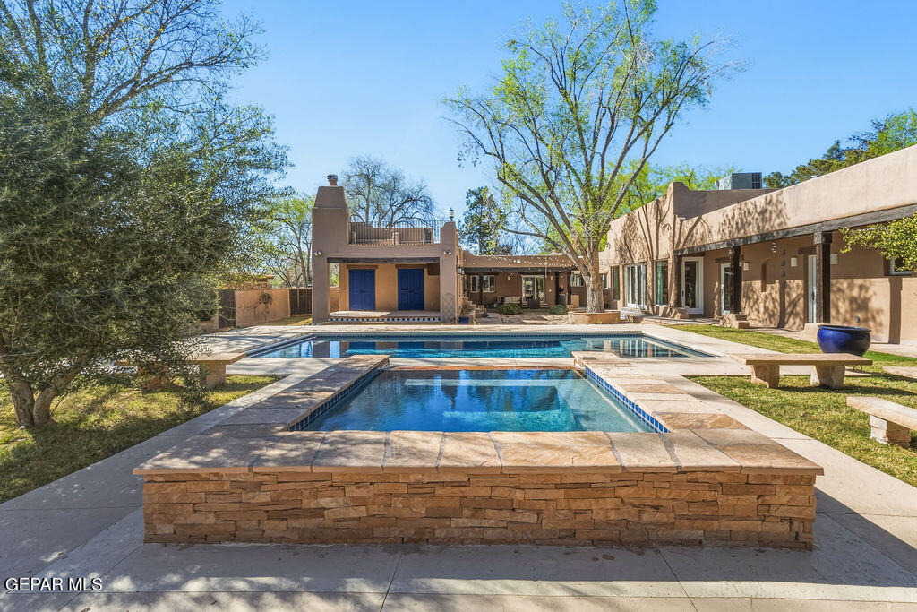 300 ROSEMONT Drive