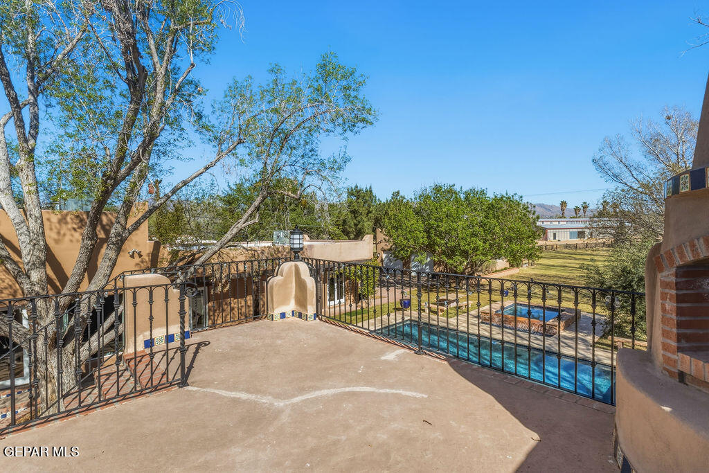 300 ROSEMONT Drive