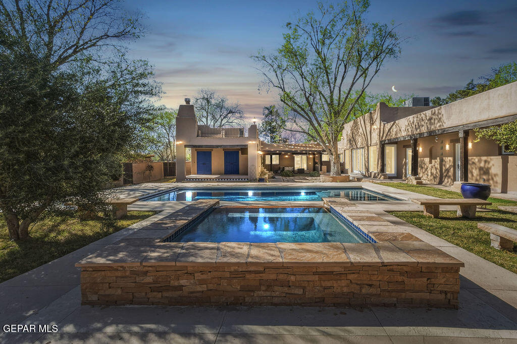 300 ROSEMONT Drive
