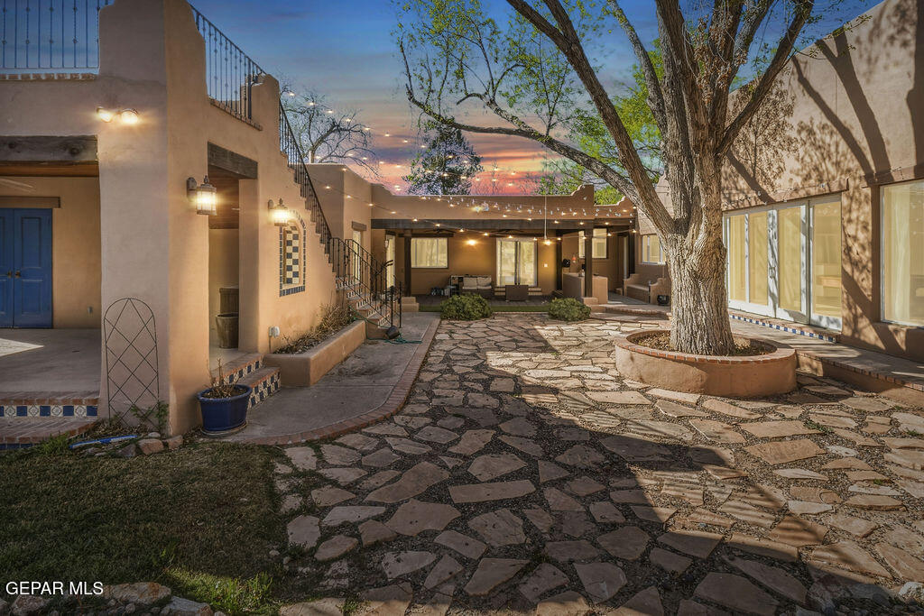 300 ROSEMONT Drive