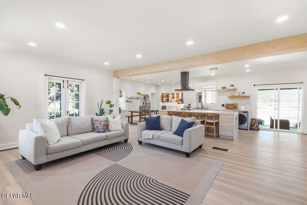 300 ROSEMONT Drive