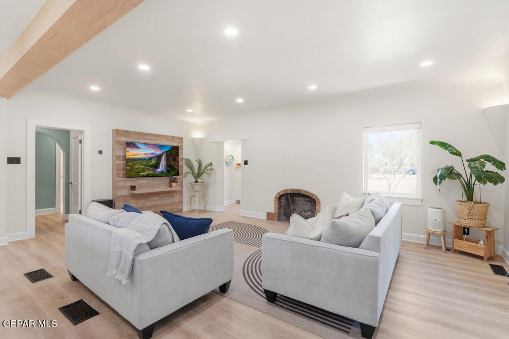 300 ROSEMONT Drive