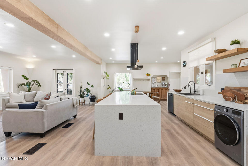 300 ROSEMONT Drive