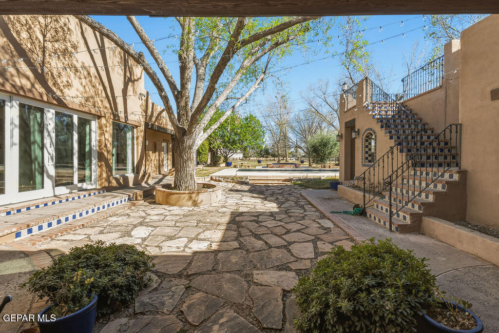300 ROSEMONT Drive
