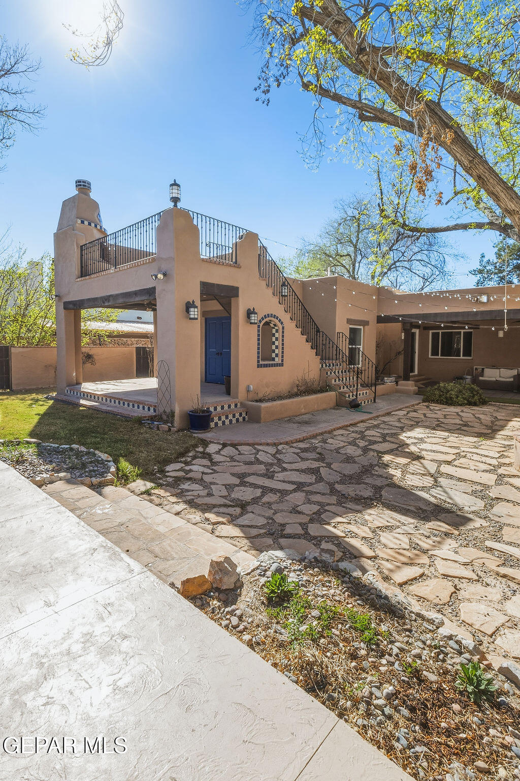 300 ROSEMONT Drive