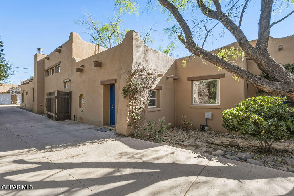 300 ROSEMONT Drive