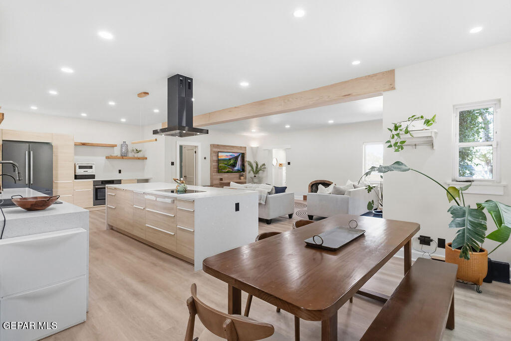 300 ROSEMONT Drive