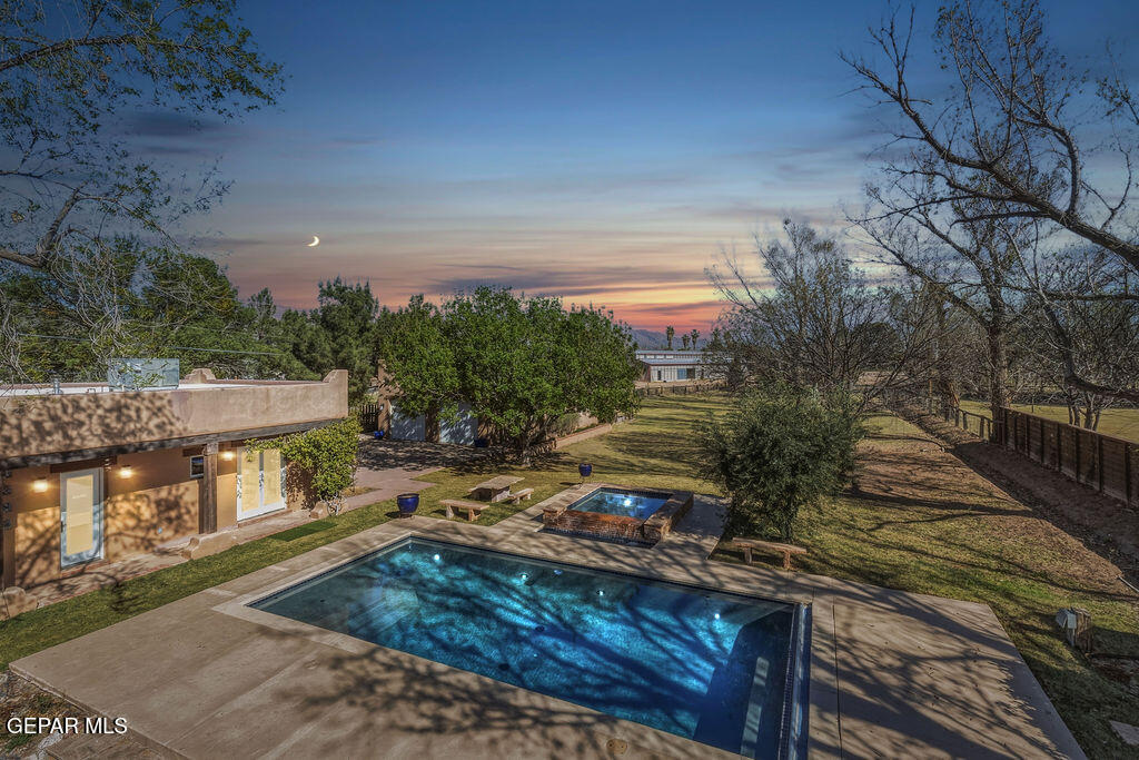 300 ROSEMONT Drive