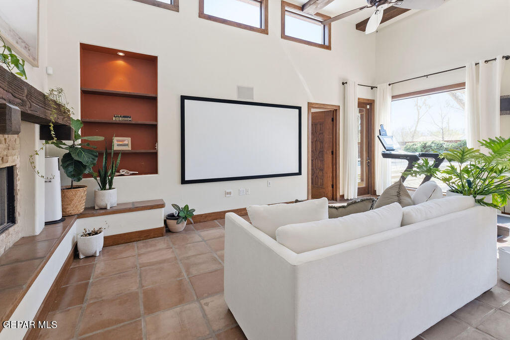 300 ROSEMONT Drive