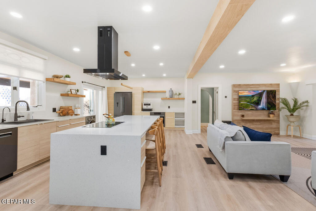 300 ROSEMONT Drive