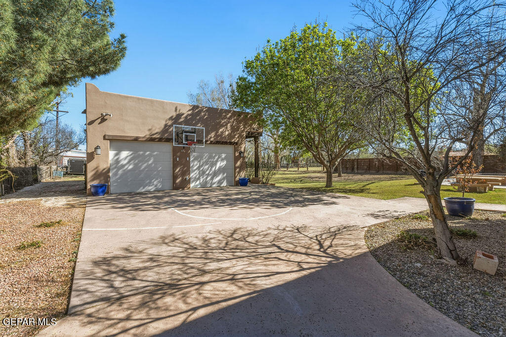 300 ROSEMONT Drive
