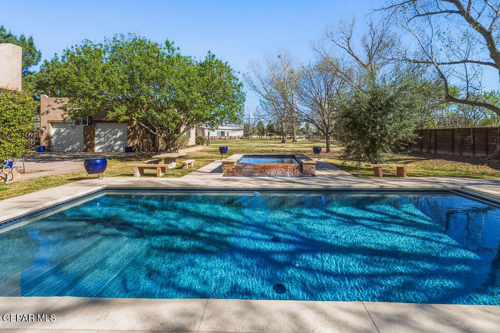 300 ROSEMONT Drive