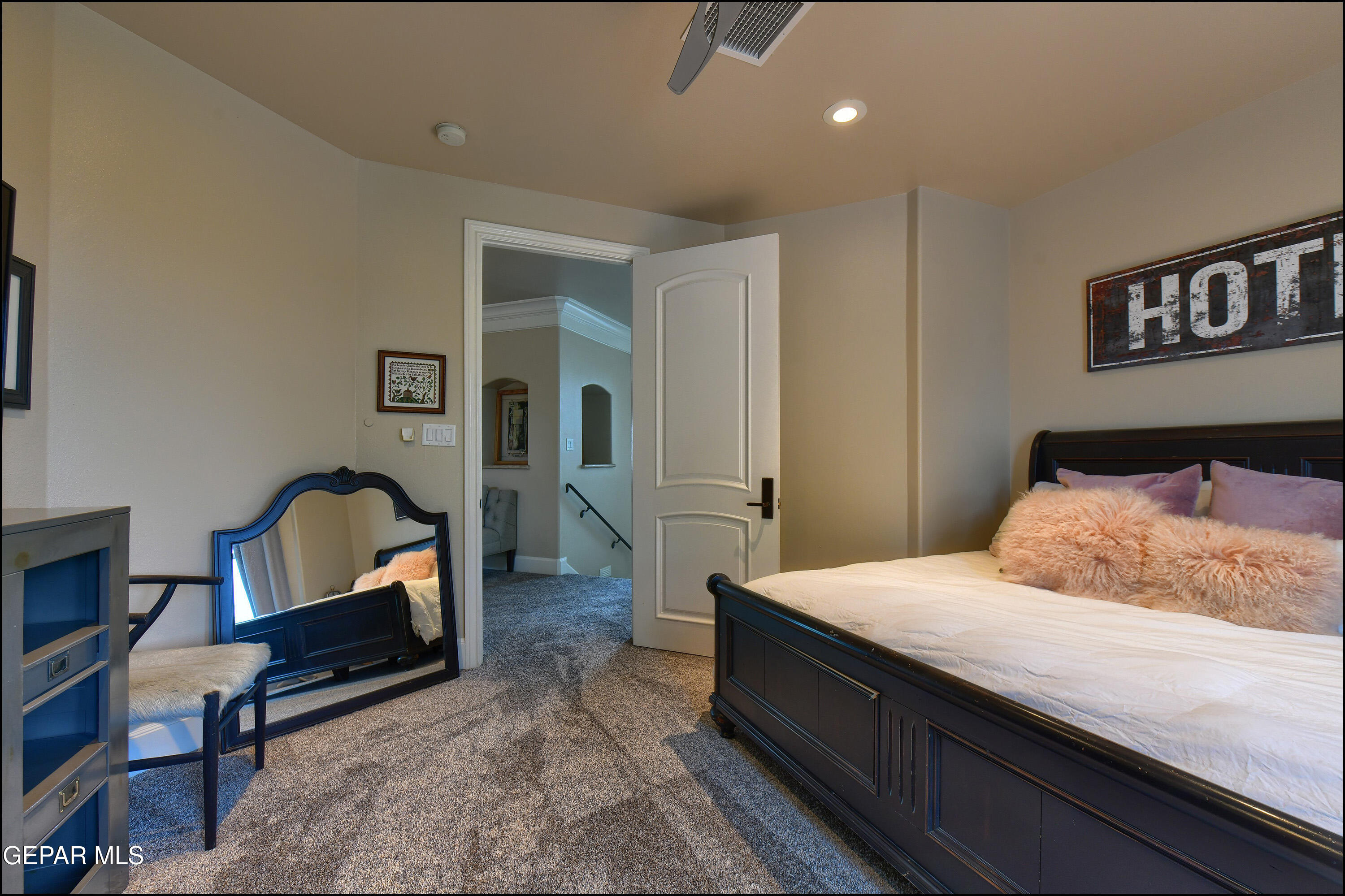 5533 WOODFIELD Drive