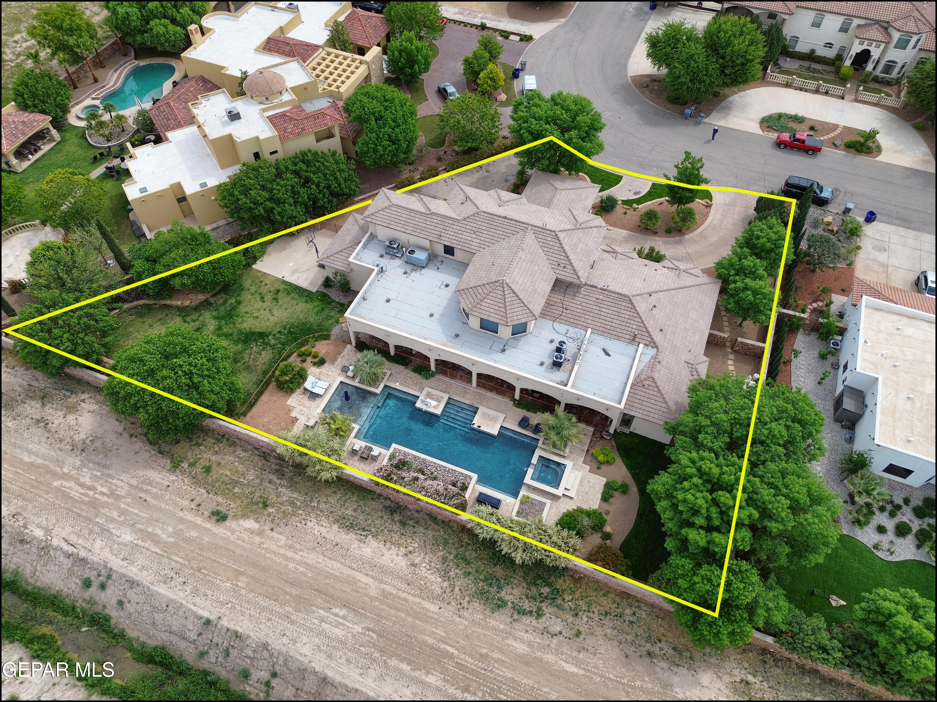 5533 WOODFIELD Drive