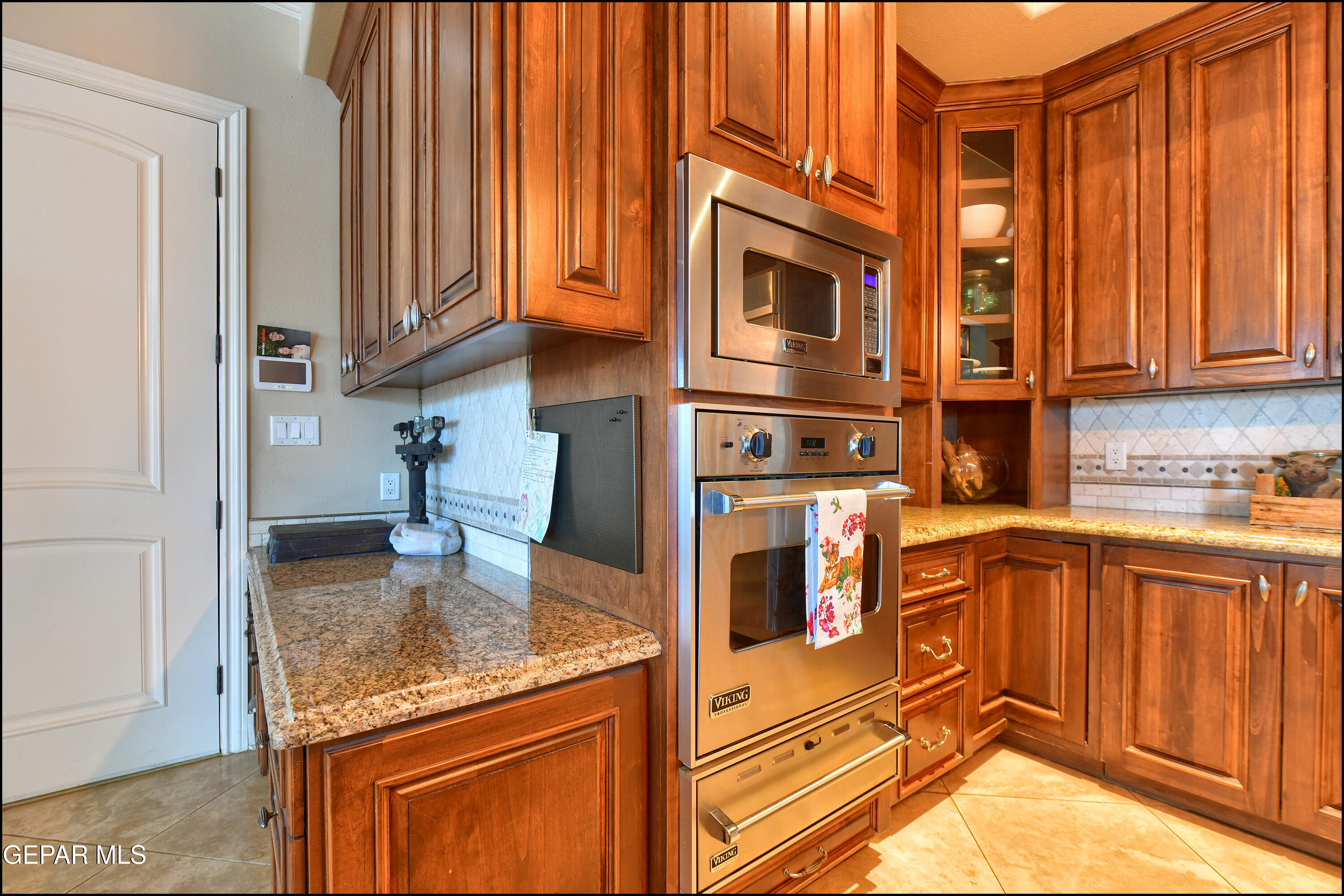 5533 WOODFIELD Drive