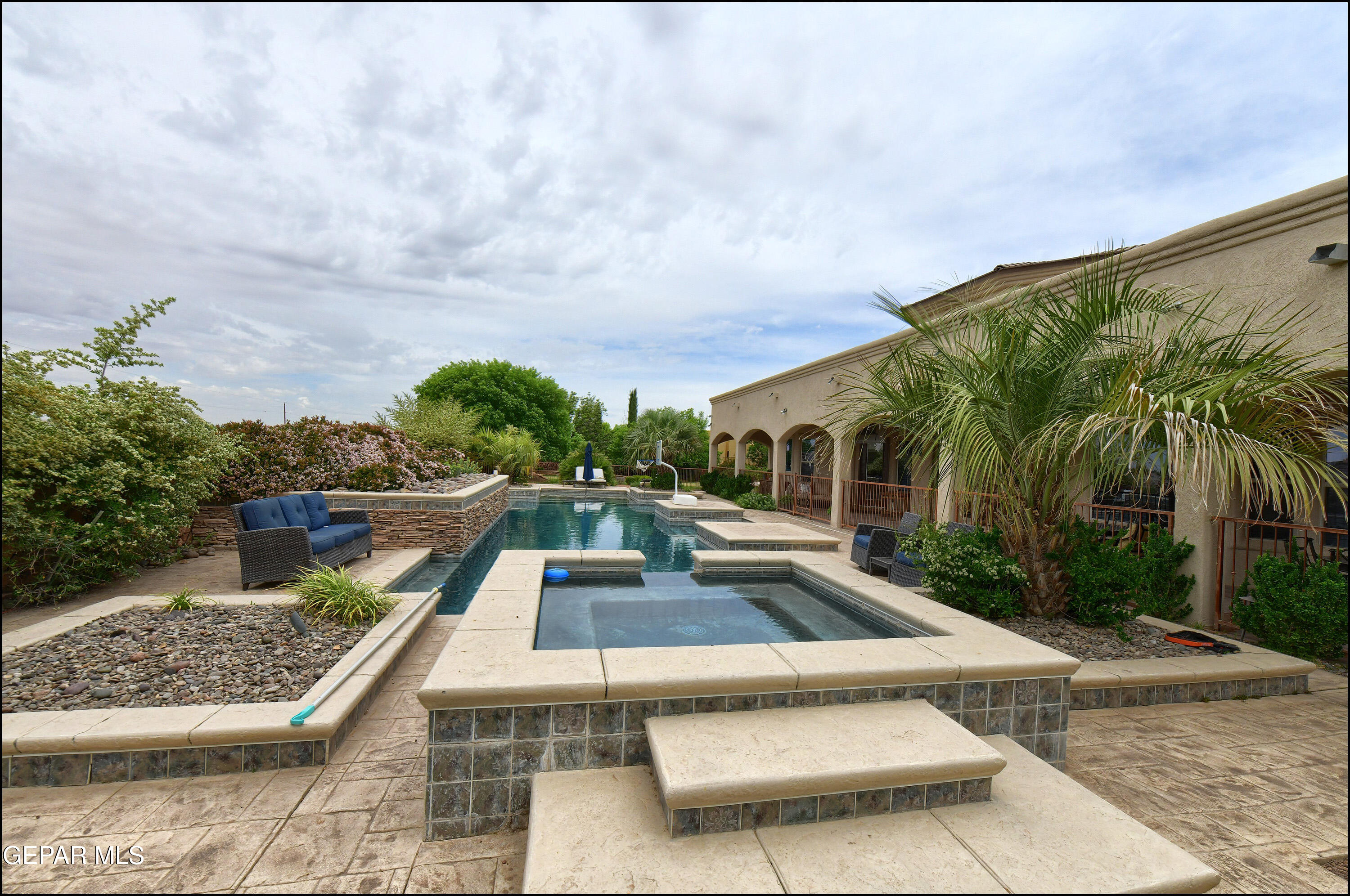 5533 WOODFIELD Drive