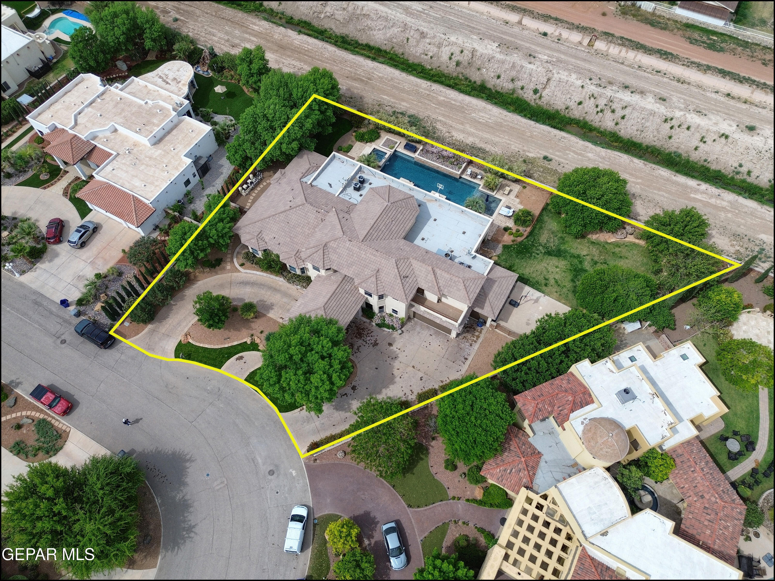 5533 WOODFIELD Drive
