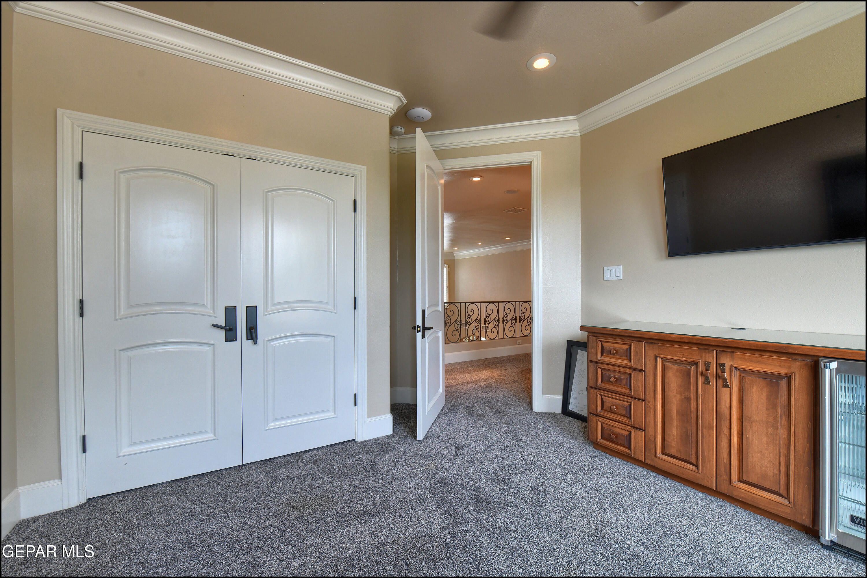5533 WOODFIELD Drive