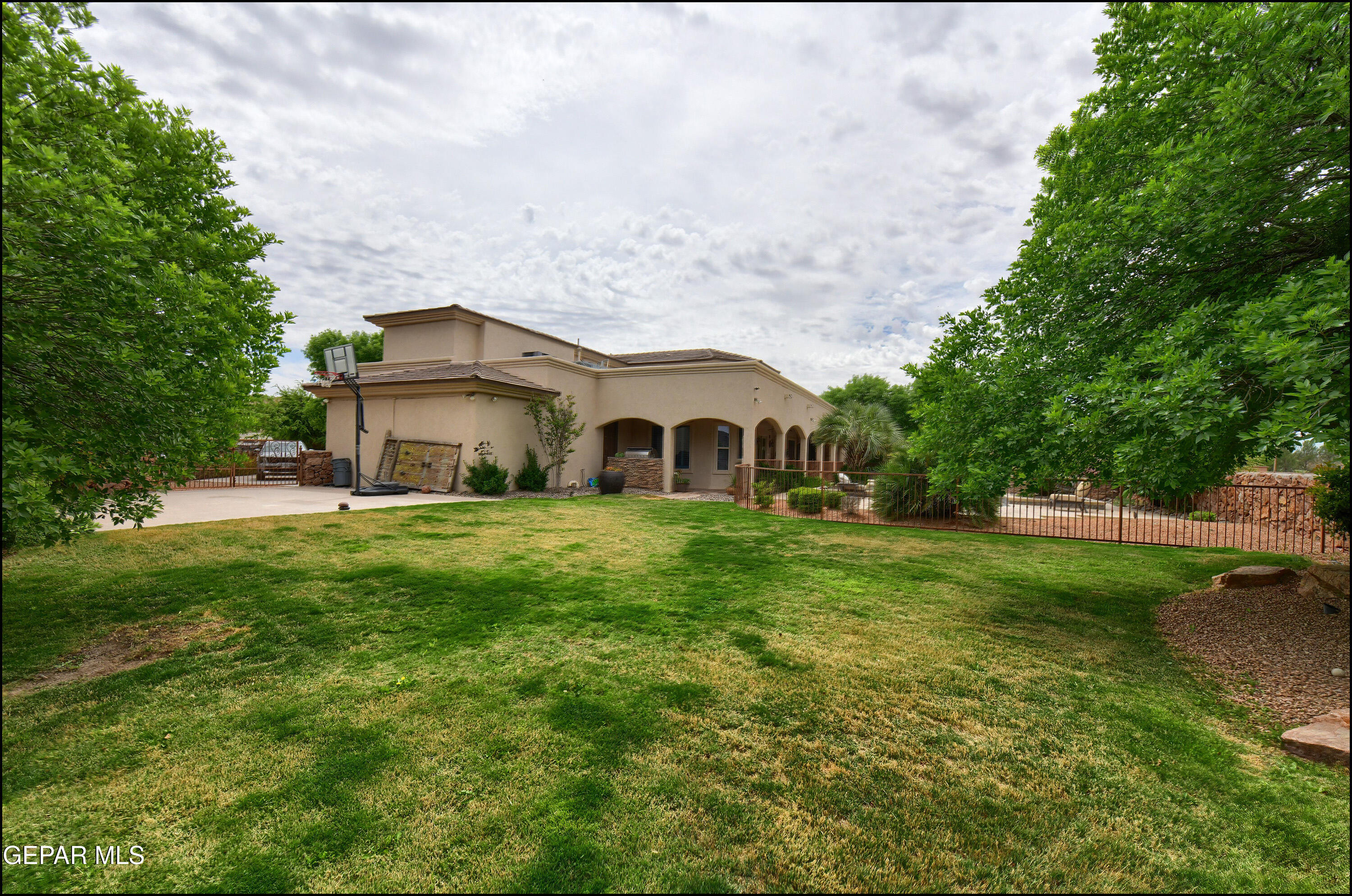 5533 WOODFIELD Drive