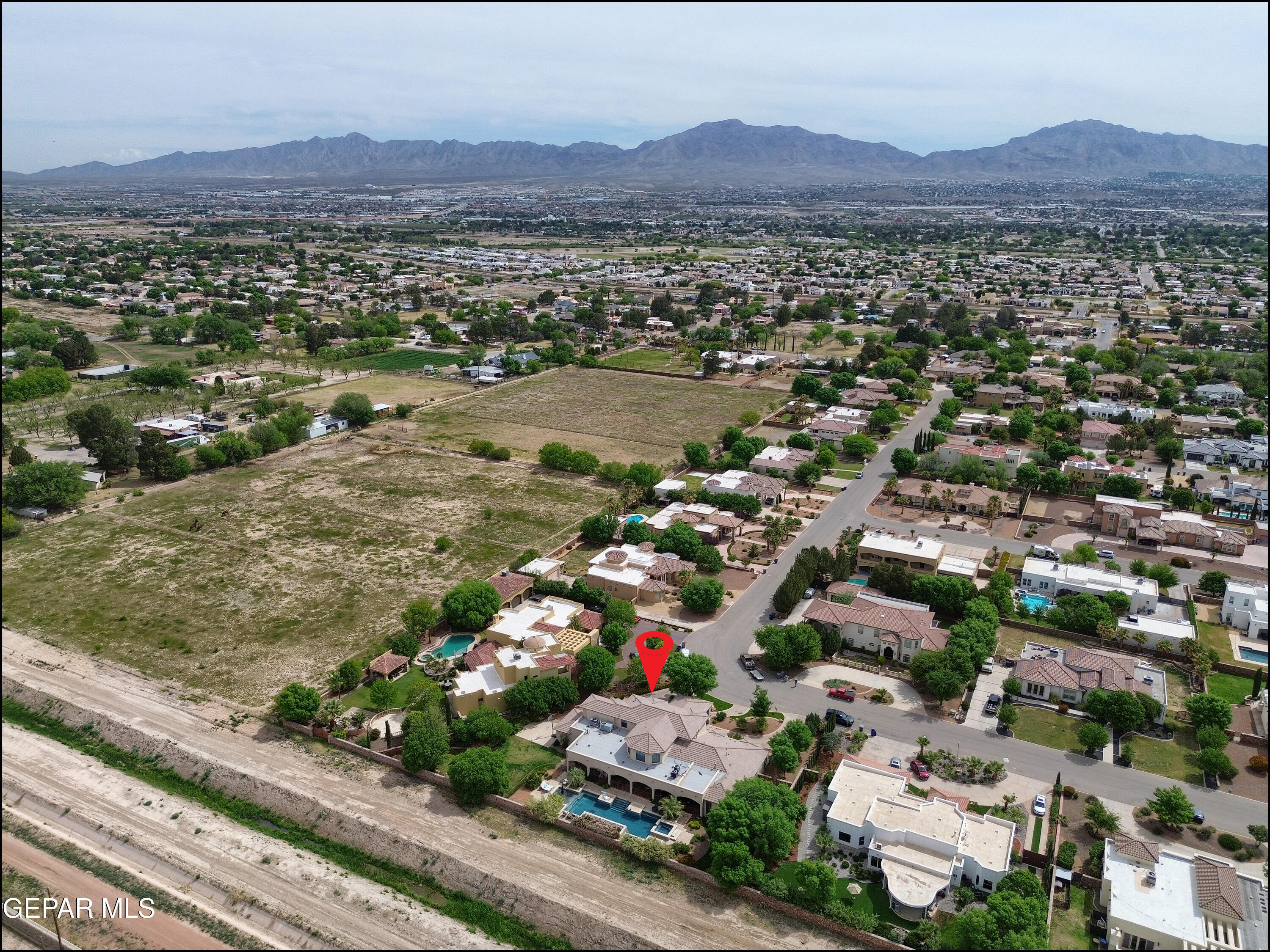 5533 WOODFIELD Drive