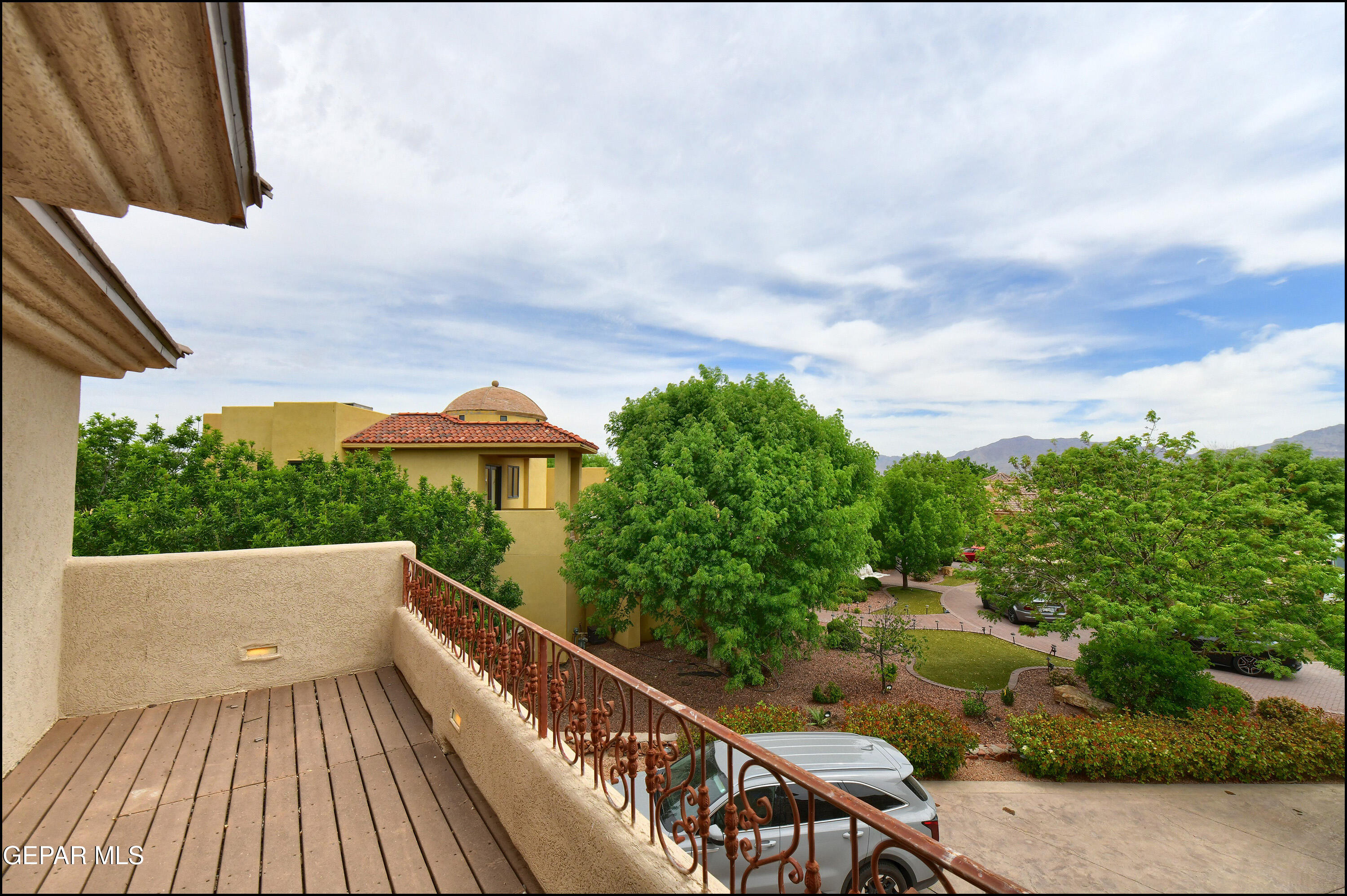 5533 WOODFIELD Drive