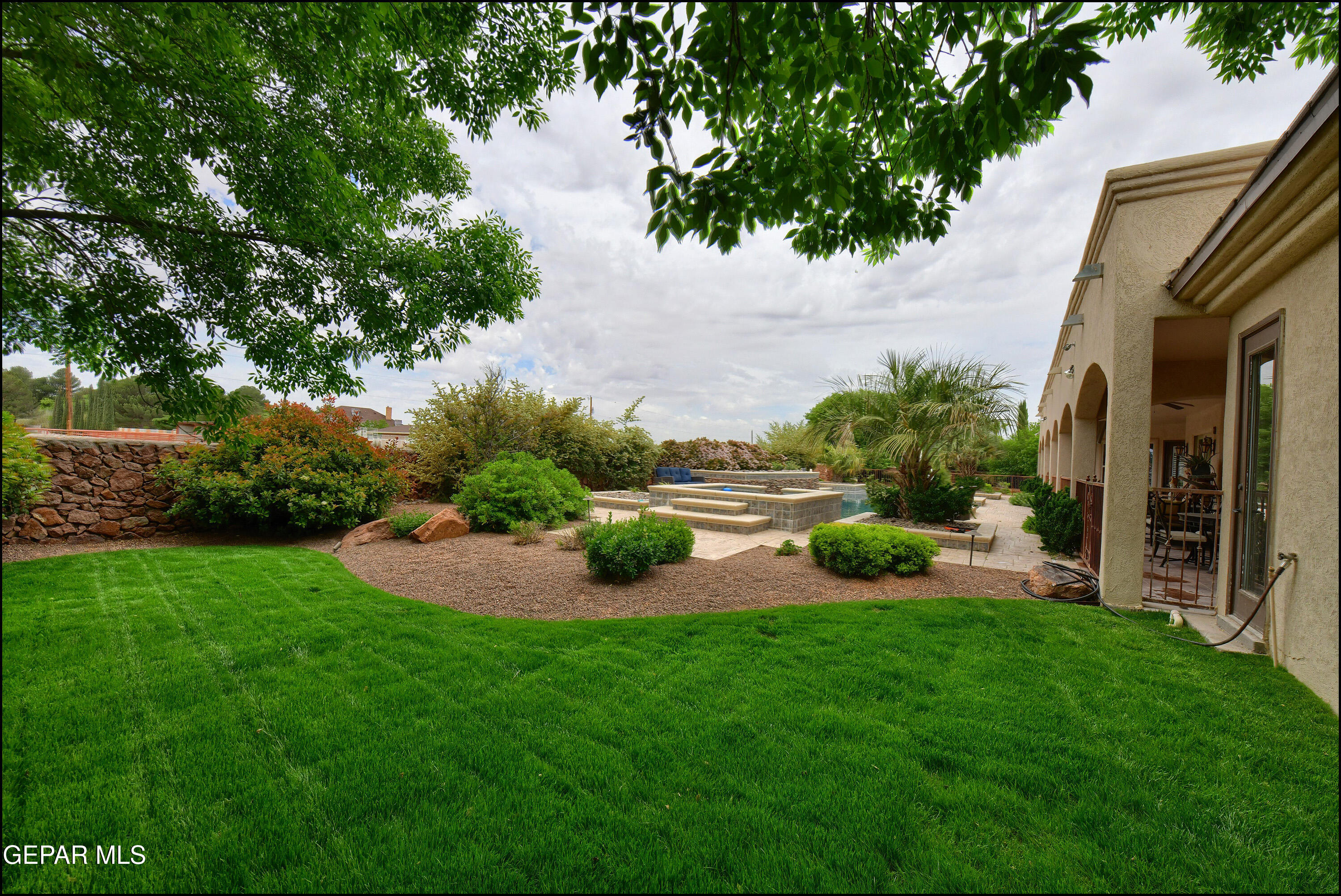 5533 WOODFIELD Drive