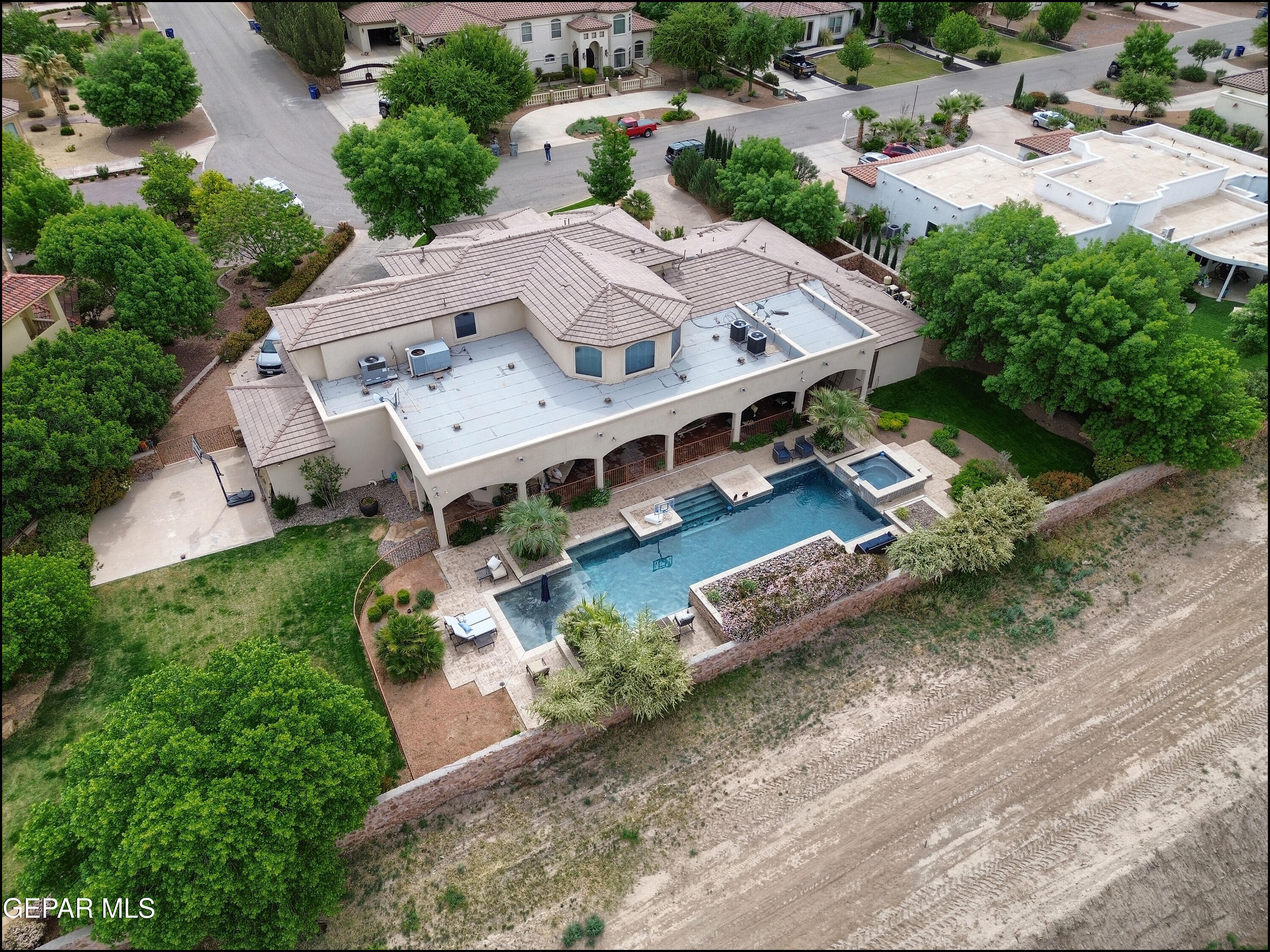 5533 WOODFIELD Drive