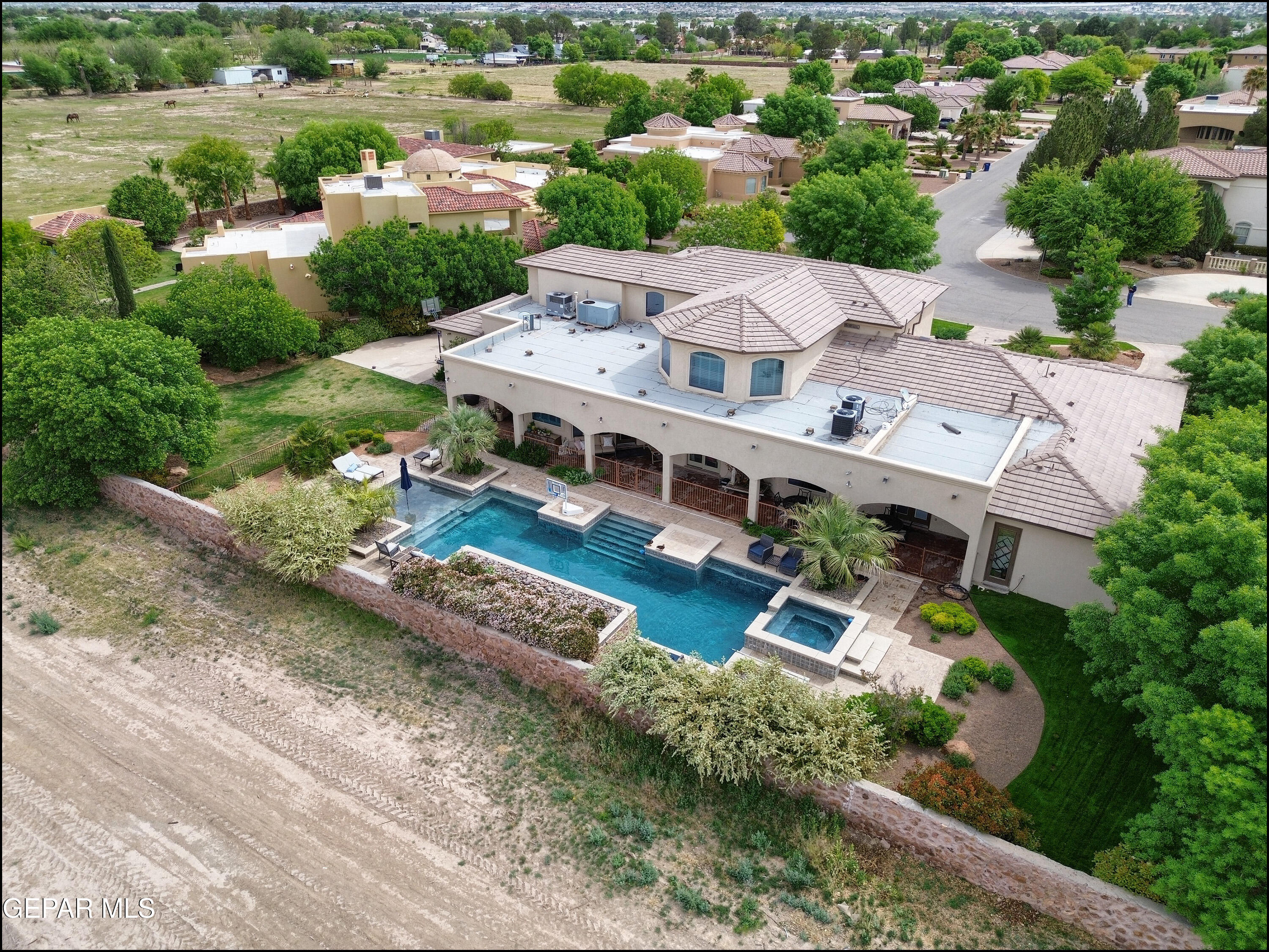 5533 WOODFIELD Drive