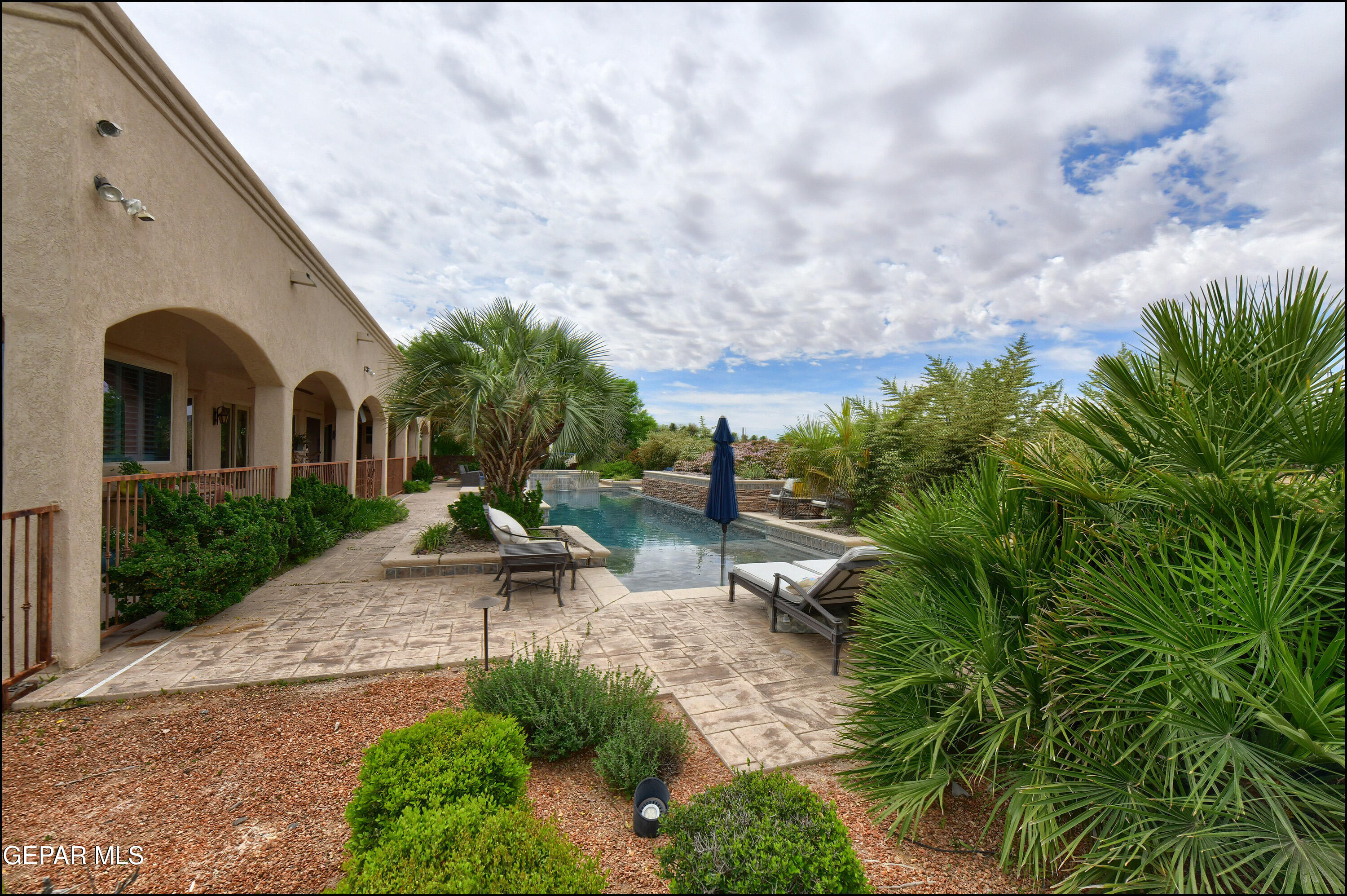 5533 WOODFIELD Drive