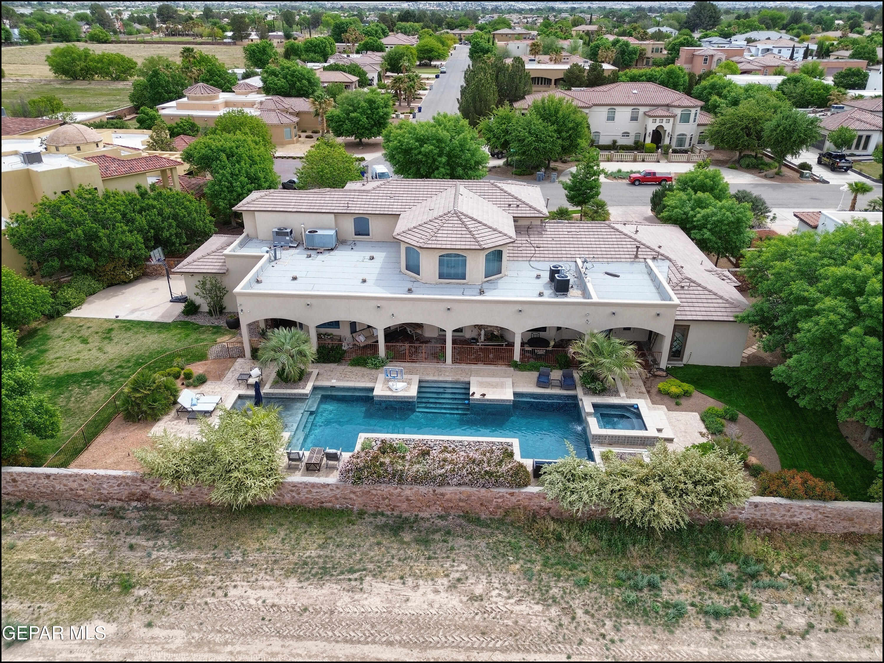 5533 WOODFIELD Drive